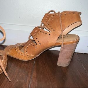 Lucky Brand Tan Sandals